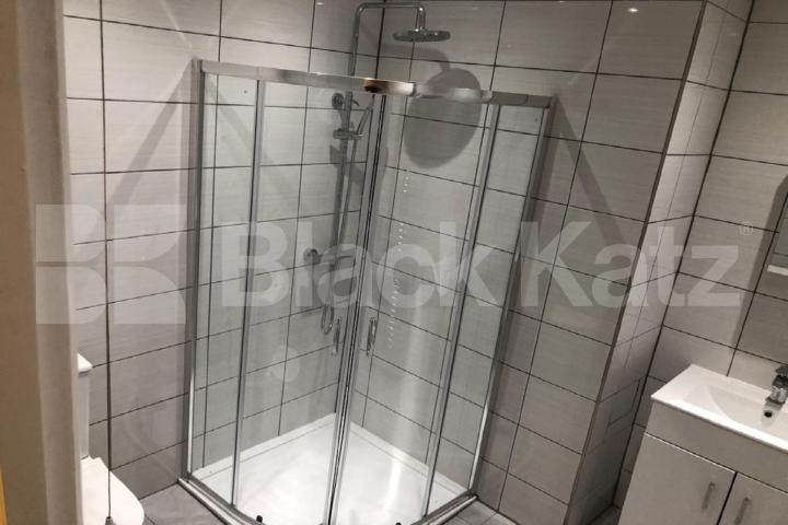 Superbly located modern period conversion  Borough High Street, Borough